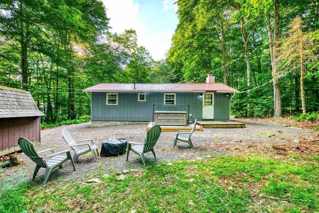 Hot Tub Fire Pit Dog Friendly * Pocono Lake