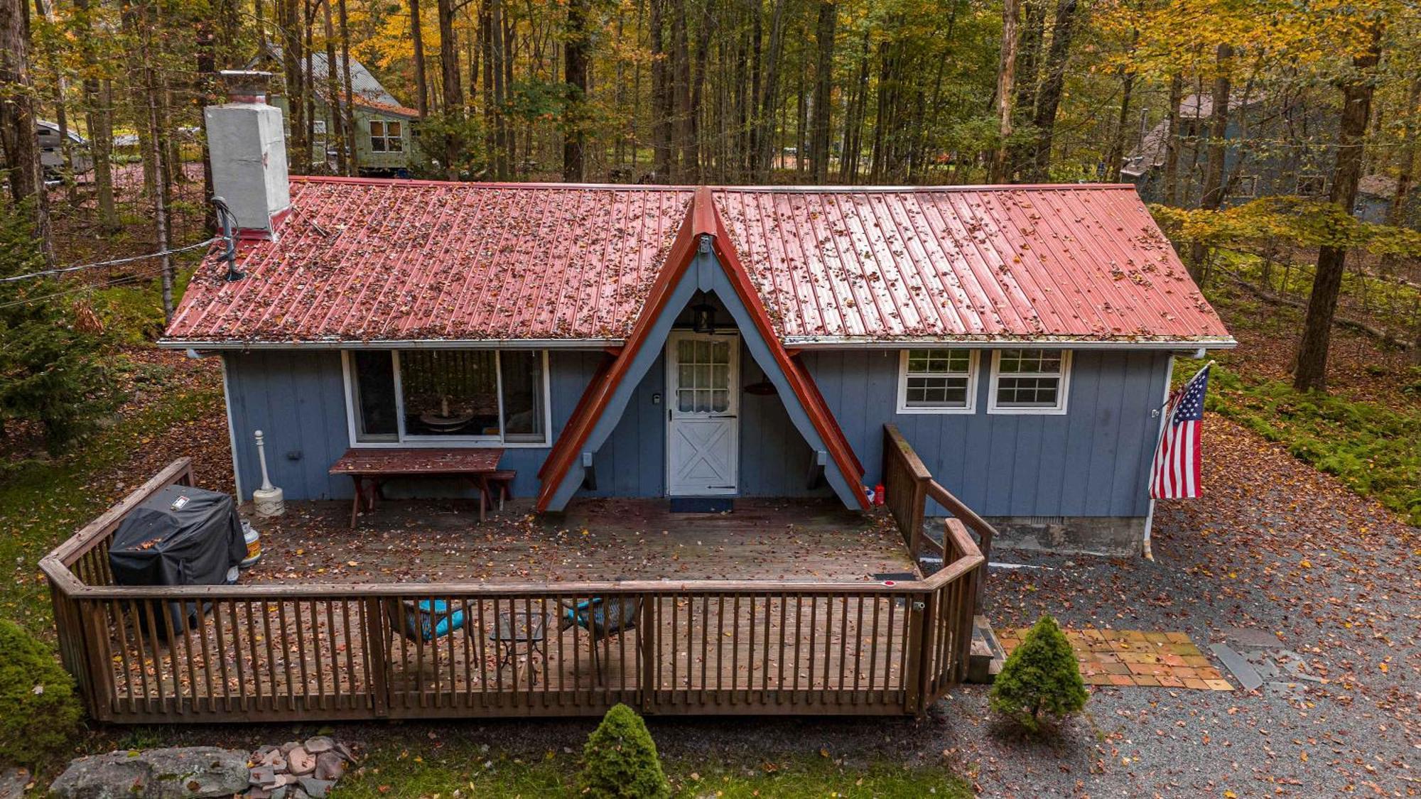 Hot Tub Fire Pit Dog Friendly * Pocono Lake